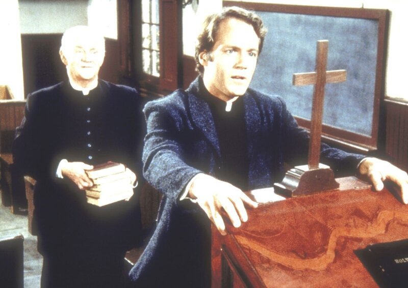 Reverend Hale gratuliert Reverend Alden zu seiner Gemeinde. – Bild: Worldvision