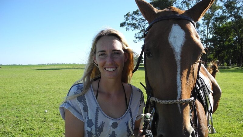 Mit Tempo und Leidenschaft Argentiniens Polo-Spielerinnen Clarita Cassino, Argentiniens Spitzen-Polospielerin – Bild: SRF/​Arte