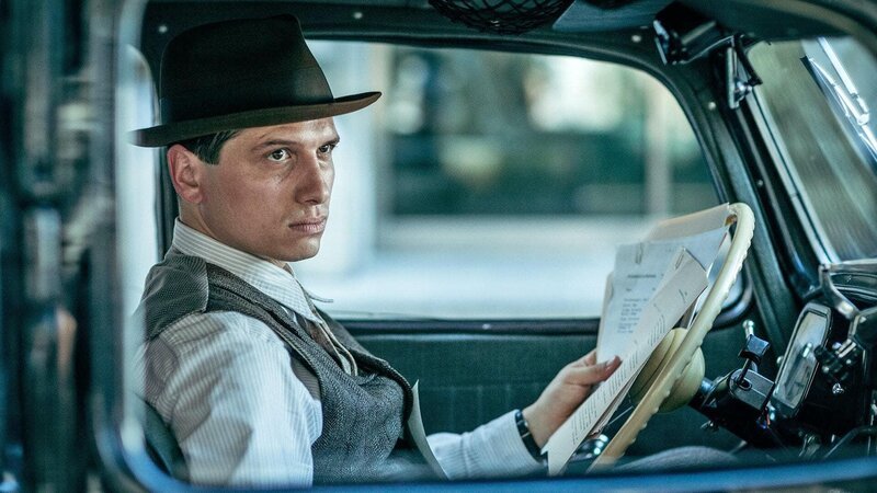 Laesst nicht locker bei seinen Ermittlungen: Dimitri Stapfer als Egon Leutenegger  Verwendung nur in Verbindung mit der Programmkommunikation. Jede andere Nutzung ist untersagt.; Laesst nicht locker bei seinen Ermittlungen: Dimitri Stapfer als Egon Leutenegger  Verwendung nur in Verbindung mit der Programmkommunikation. Jede andere Nutzung ist untersagt. – Bild: Bibel TV