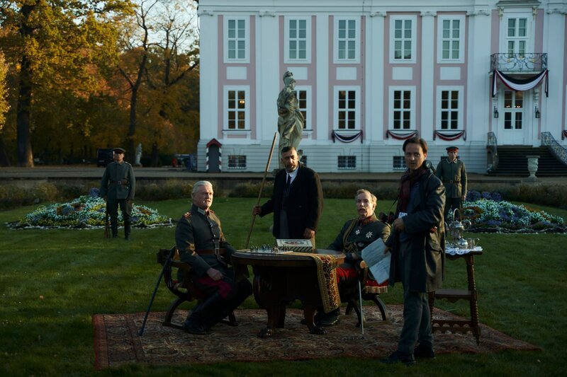 Detlev Buck (l.), Kida Khodr Ramadan (2. .v. l.), Olli Schulz (2.v.r.) – Bild: Turner Broadcasting System Europe Limited – a WarnerMedia Company /​ W&B Television /​ Julian Baumann