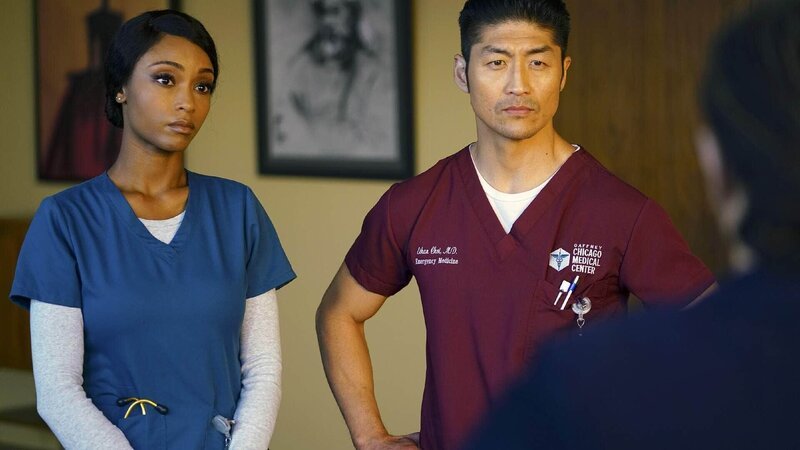 Ethan Choi (Brian Tee), April Sexton (Yaya DaCosta) – Bild: RTL /​ 2017 Universal Television LLC. All Rights Reserved.