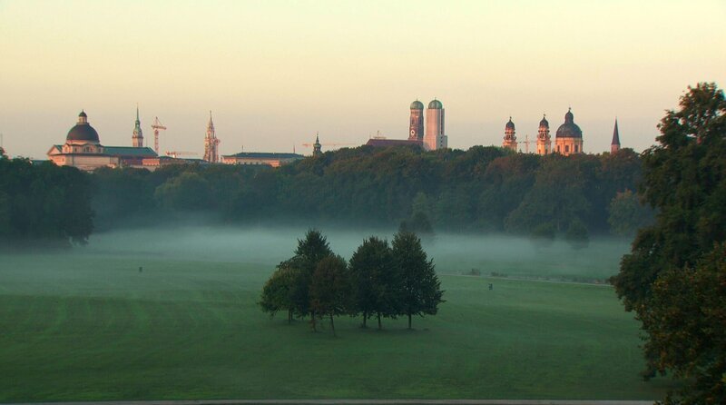 Mitten in München: Der Englische Garten. Er zählt zu den größten innerstädtischen Parkanlagen, größer als der Central Park in New York. – Bild: BR/​Markus Schmidbauer