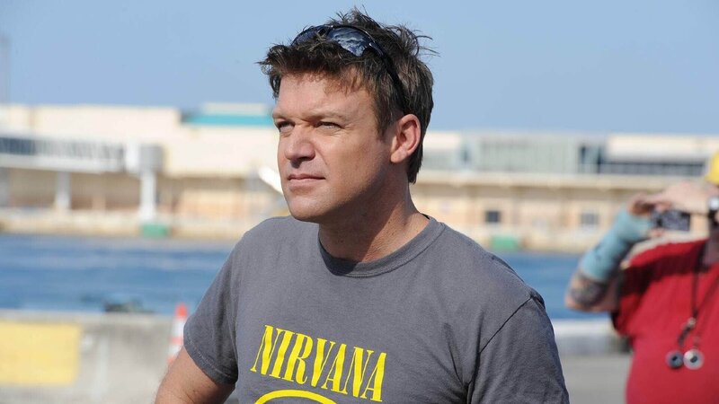 Für Jim (Matt Passmore) ist klar, dass alle Verdächtigen nicht ganz sauber sind – doch wer hat den Milliardär ermordet? – Bild: TVNOW
