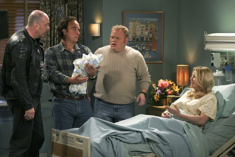 „Baby“ – Jim’s sister, Roxanne, shows up on his doorstep – pregnant --and Andy discovers he may be the father, on „According to Jim.“ – Bild: Disney