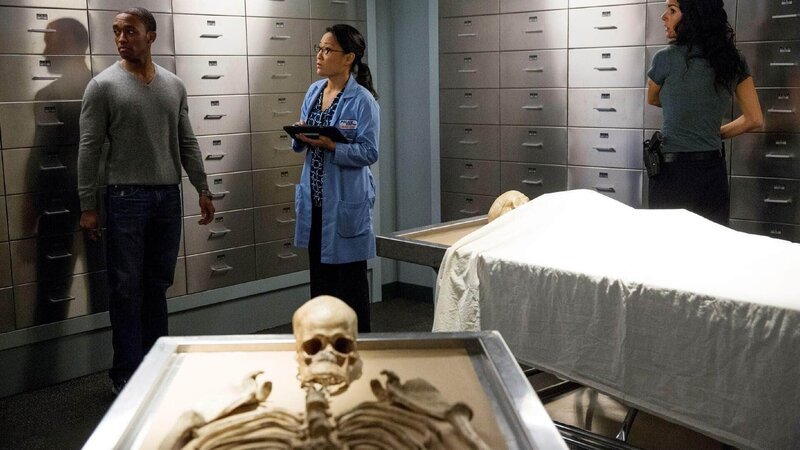 V.l.: Det. Barry Frost (Lee Thompson Young), Maura Isles (Sasha Alexander), Jane Rizzoli (Angie Harmon) – Bild: VOX /​ Warner Bros.