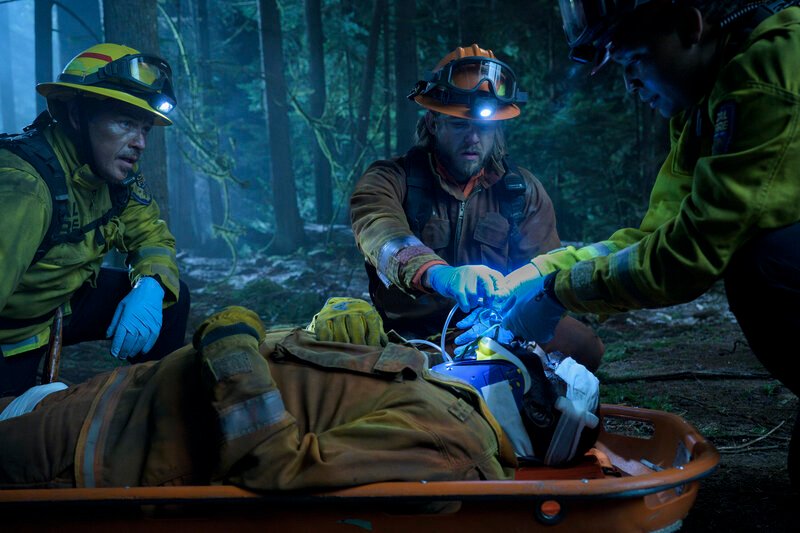 Pictured: Kevin Alejandro as Manny Perez, Max Thieriot as Bode Leone, Jules Latimer as Eve Edwards, and William Stewart as Umar. – Bild: CBS Broadcasting, Inc.