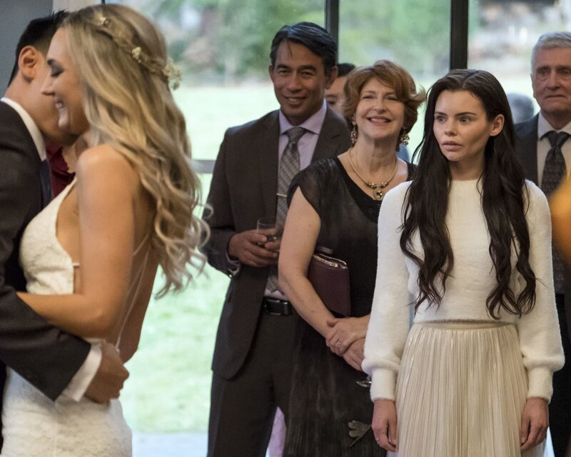 (v.l.n.r.) Calvin Lee (Curtis Lum); Janine (Hannah Levien); Ryn (Eline Powell) – Bild: Kailey Schweman /​ Freeform