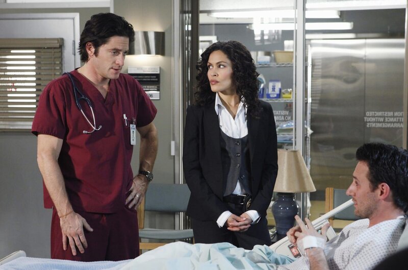Det. Sam Blair (Ion Overman, M.) befragt Jim (David Conrad, l.) zu seinem neuen Patienten Robert Wharton (Josh Stewart, r.). – Bild: ABC Studios