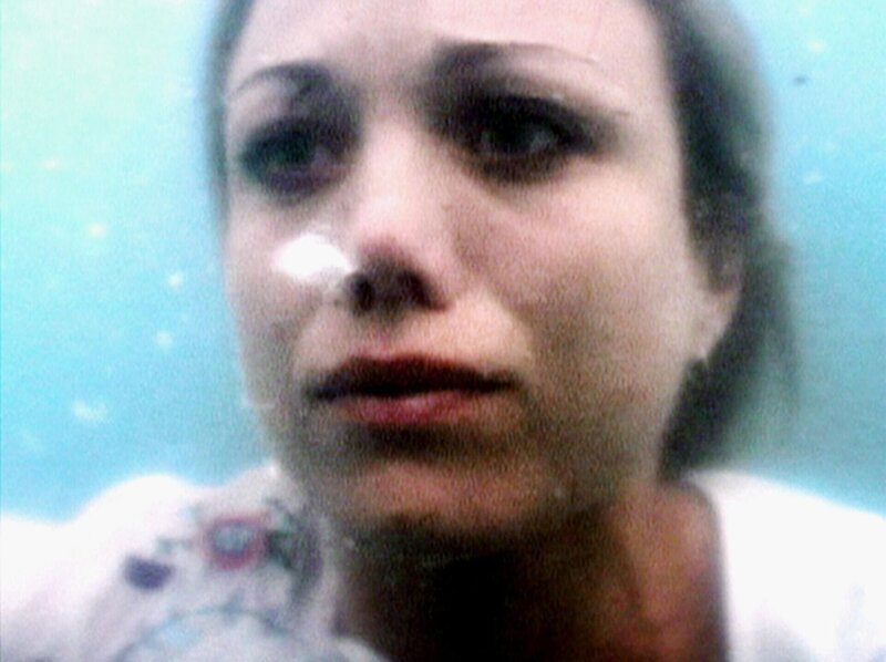 Tess (Bridie Carter) leidet unter Angstattacken, die so stark sind, dass sie nicht mehr in der Lage ist, die Ranch zu führen. – Bild: RTL