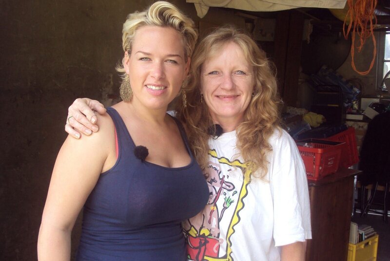 Jenny (29, li.) und ihre Mutter Ute (48) – Bild: RTL II
