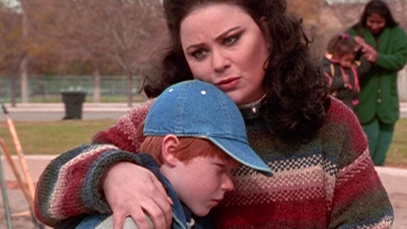 Julia (Delta Burke) kaempft um ihren Sohn – Bild: Bibel TV