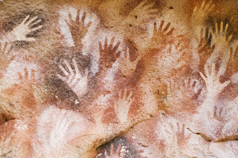 Ancient cave paintings in Cueva de las manos (Cave of the Hands). Santa Cruz, Argentina N24–575299 – Bild: Pablo H. Caridad Ancient cave paintings in Cueva de las manos (Cave of the Hands). Santa Cruz, Argentina N24–575299 – Bild: Pablo H. Caridad