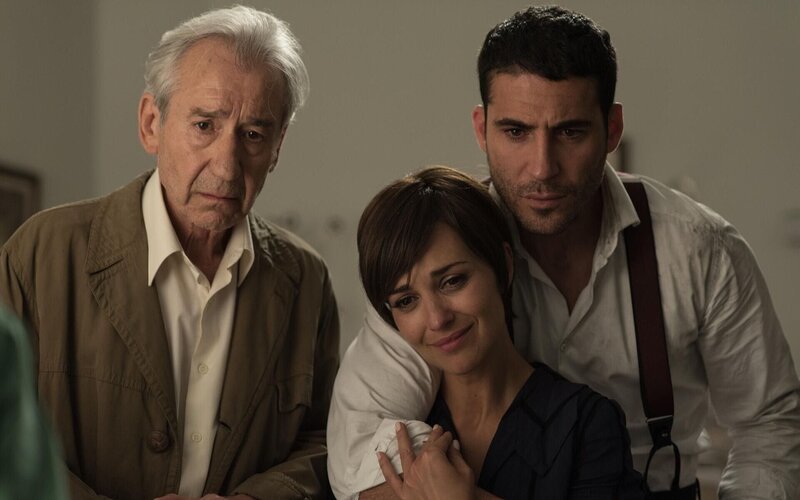 (v.l.n.r.) Emilio López (José Sacristán); Ana Rivera (Paula Echevarría); Alberto Márquez (Miguel Ángel Silvestre) – Bild: Enrique Baró Ubach