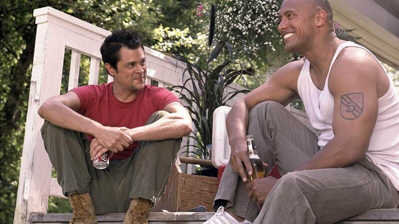 Ray Templeton (Johnny Knoxville, l.) und Chris Vaughn (Dwayne Johnson) sind frohen Mutes. Sie wollen in ihrer Heimatstadt endlich der Korruption ein Ende bereiten. Doch die Casinoinhaber haben da ein Wörtchen mitzureden … – Bild: Foto: TVNOW / MGM Ray Templeton (Johnny Knoxville, l.) und Chris Vaughn (Dwayne Johnson) sind frohen Mutes. Sie wollen in ihrer Heimatstadt endlich der Korruption ein Ende bereiten. Doch die Casinoinhaber haben da ein Wörtchen mitzureden … – Bild: Foto: TVNOW / MGM
