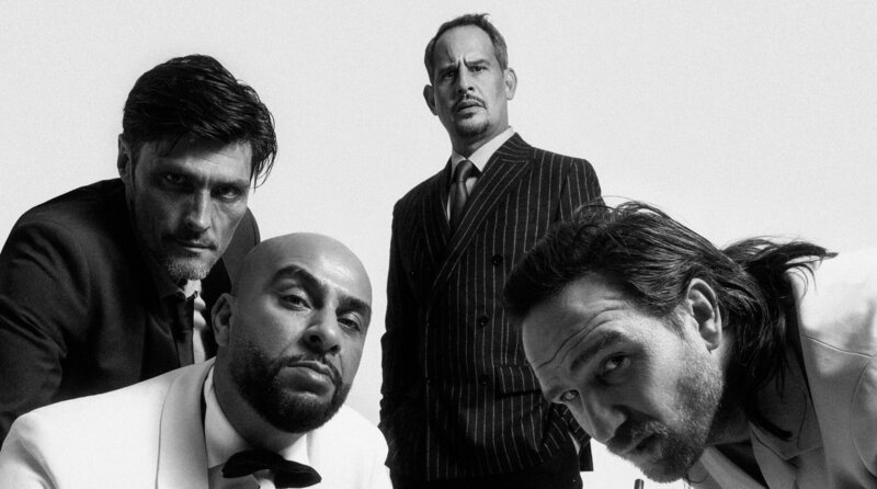 V. li. n. re.: Pepsi (Stipe Erceg), Barro (Veysel Gelin), Giovanni (Moritz Bleibtreu) und Stulle (Frederick Lau) – Bild: ARD Degeto Film/​NDR/​W&B Television GmbH/​Marco Fischer
