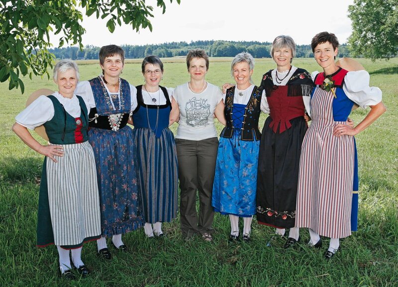 SF bi de Lüt Landfrauenküche – Ballenberg BE Folge 15 Die Landfrauen: Annemarie Eberle, Agnes Koch, Erika Hubeli, Therese Bähler, Maja Schenkel, Brigitte Enderlin, Pia Jungo – Bild: SRF/​Merly Knörle