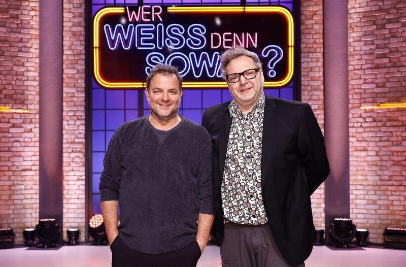 Die Kandidaten: Der Hundetrainer, Moderator und Buchautor Martin Rütter (l.) und der Stand-up-Comedian und Schauspieler Paul Panzer (r.). – Bild: ARD/​Morris Mac Matzen