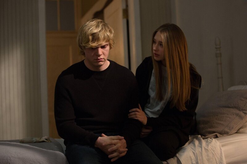 Ist es wirklich die große Liebe? Myrtle ist sich sicher, dass die Beziehung zwischen Kyle (Evan Peters, l.) und Zoe (Taissa Farmiga, r.) etwas ganz Besonderes ist … – Bild: Fox and its related entities