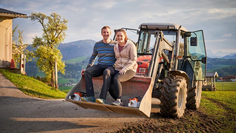 Jungbauern Lisi & Christoph Postlmayr. – Bild: ZDF und ORF/​epo film/​Nela-Valentina Pichl