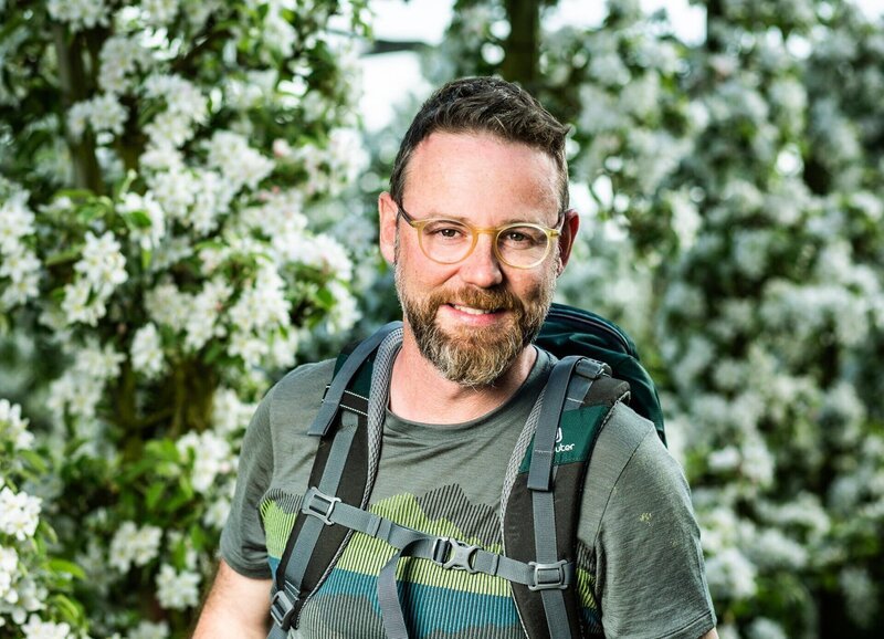 SRF bi de Lüt  Wunderland – Seerücken TG Staffel 7, Episode 1 Nik Hartmann im thurgauischen Altnau – Bild: SRF/​Thomas Zueger