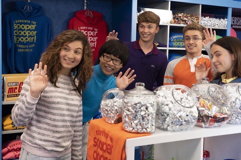 (v.l.n.r.) Emmy Mirsky (Stephanie Katherine Grant); Dave Kim (Kenny Ridwan); Chad Kremp (Jacob Hopkins); Adam Goldberg (Sean Giambrone); Jackie Geary (Alexis G. Zall) – Bild: Sony Pictures Television Inc.