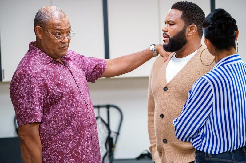 Laurence Fishburne (Pops), Anthony Anderson (Andre ‚Dre‘ Johnson), Tracee Ellis Ross (Rainbow ‚Bow‘ Johnson). – Bild: ORF/​Disney/​ABC/​Christopher Willard