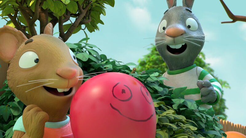 Posy und Pip spielen mit Bob, dem Ballon. – Bild: ZDF/​Magic Light Pictures LTD