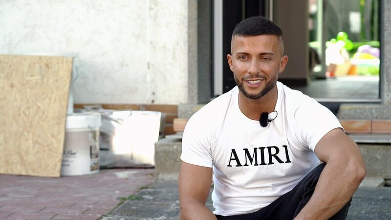 Domenico de Chico will im Keller einen Social Media Raum einrichten – Bild: RTLZWEI