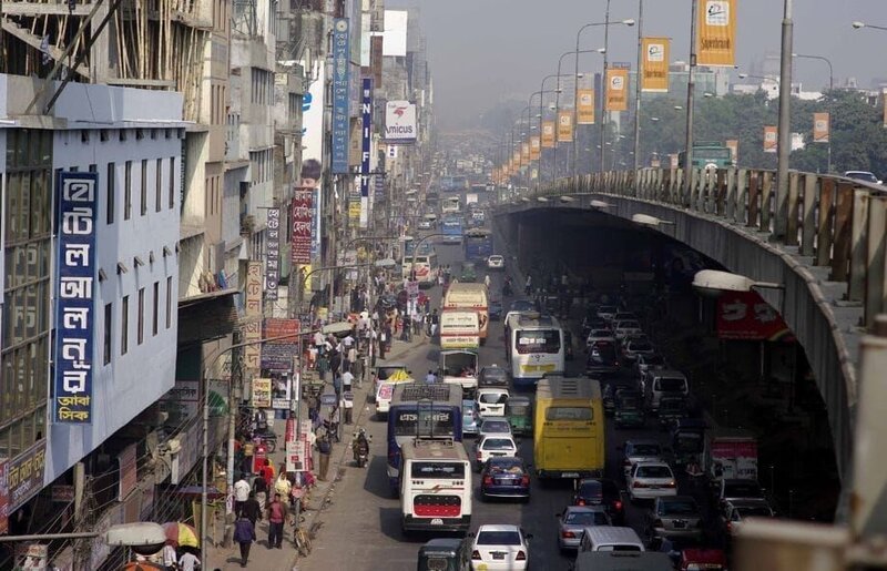 In Dhaka ist immer Stau. – Bild: port.hu