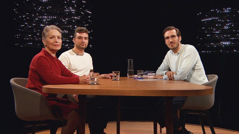 v.li.: Martina Maria Sam, Soziologin und Rudolf Steiner-Biografin, Ansgar Martins, Religionsphilosoph, und Moderator Yves Bossart – Bild: SRF