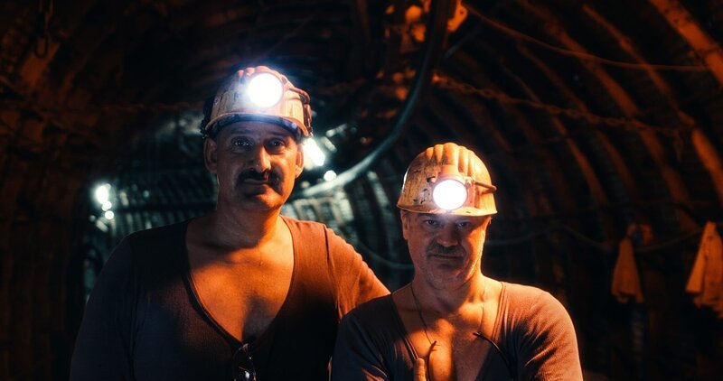 Echte Kameradschaft unter Tage – die Kumpel „Langer“ (l.) und „Locke“ (r.) waren ein unzertrennliches Team. – Bild: ZDF und Sebastian Klatt Echte Kameradschaft unter Tage – die Kumpel „Langer“ (l.) und „Locke“ (r.) waren ein unzertrennliches Team. – Bild: ZDF und Sebastian Klatt
