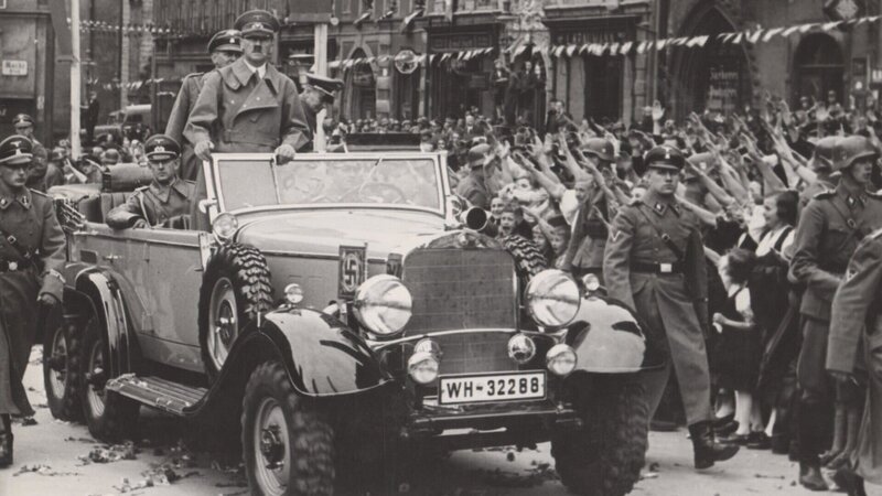 Hitler im Sudetenland. – Bild: ZDF und SPIEGEL TV