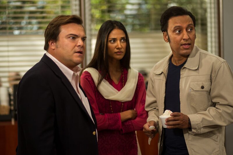 Alex Talbot (Jack Black), Melanie Kannokada (Fareeda), Rafiq Massoud (Aasif Mandvi) – Bild: 2015 Home Box Office, Inc. All rights reserved. HBO® and all related programs are the property of Home Box Office, Inc.