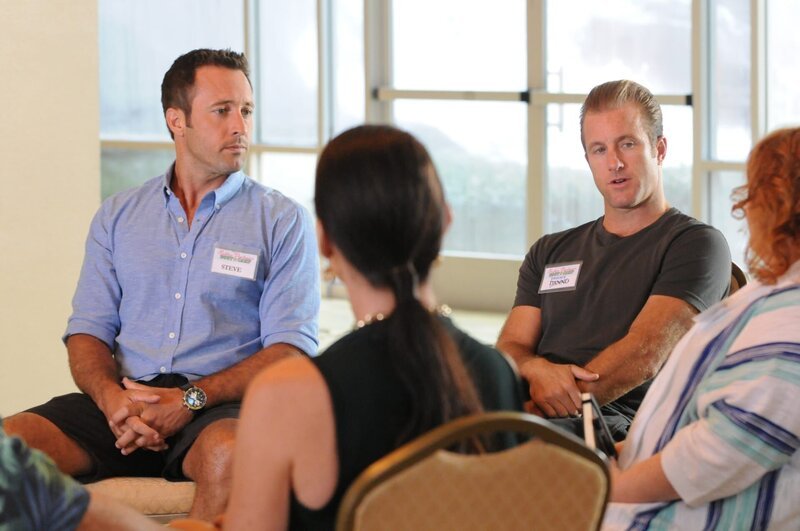 Während Chin und Kamekona zusammenarbeiten, stehen Steve (Alex O’Loughlin, l.) und Danny (Scott Caan, r.) vor einer besonderen Herausforderung … – Bild: 2015 CBS Broadcasting, Inc. All Rights Reserved /​ Norman Shapiro Lizenzbild frei