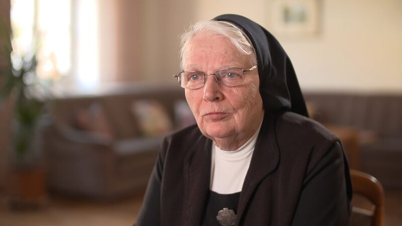 Dolore Fischbacher, Schwester des verstorbenen Magiers Siegfried Fischbacher im Interview mit „ZDF-History“, Februar 2021. – Bild: ZDF und Copyright: ZDF.