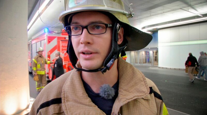 Bastian Haas ist Feuerwehrmann auf dem Frankfurter Flughafen. – Bild: HR