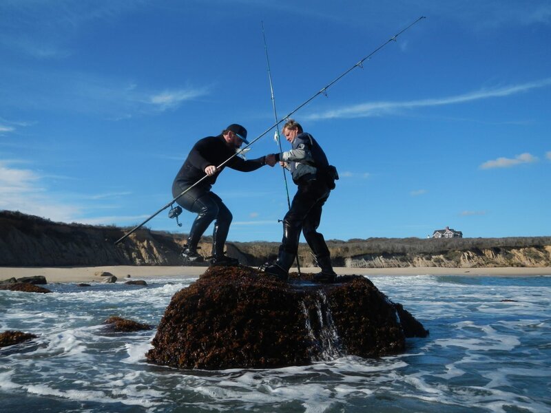 Toad pulls Eric (L) up onto a rock. – Bild: Discovery Communications, Inc.