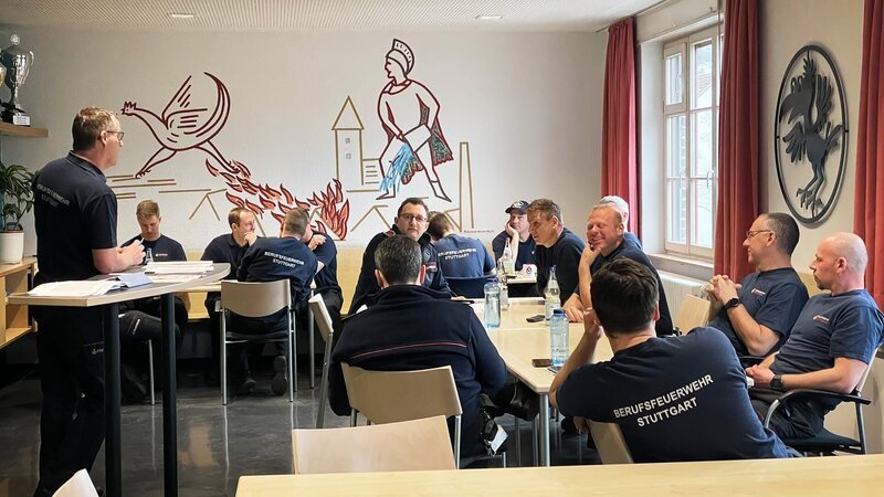 Berufsfeuerwehr in Stuttgardt – Bild: Warner Bros. Discovery