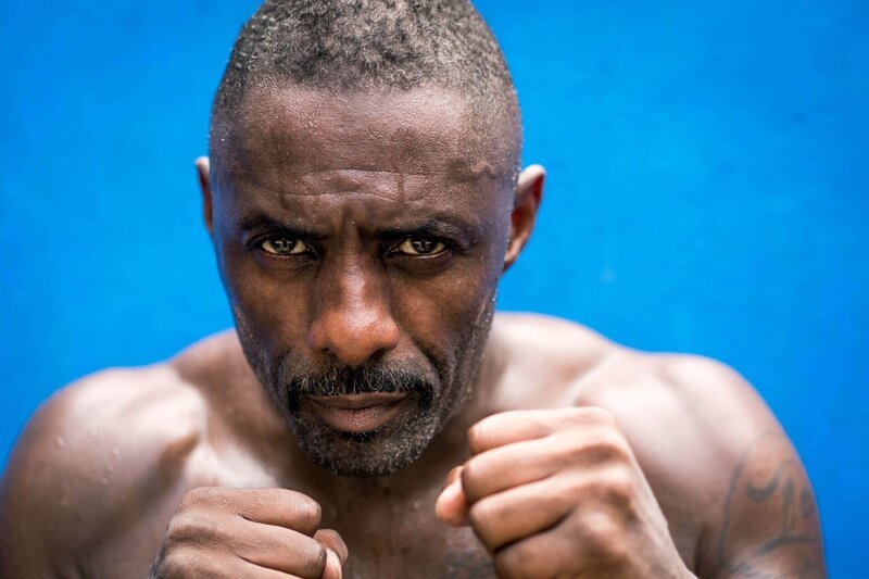 23. JULI – HAVANA, KUBA – Der britische Schauspieler Idris Elba kommt zu einem Boxtraining in die Boxhalle von Rafael Trejo in der Altstadt von Havanna auf Kuba. Das Training ist Teil der Discovery Network Show Fighter. Elba bereitet sich auf seinen ersten Kickboxkampf vor, der im Oktober stattfinden wird. – Bild: Angel Valentin