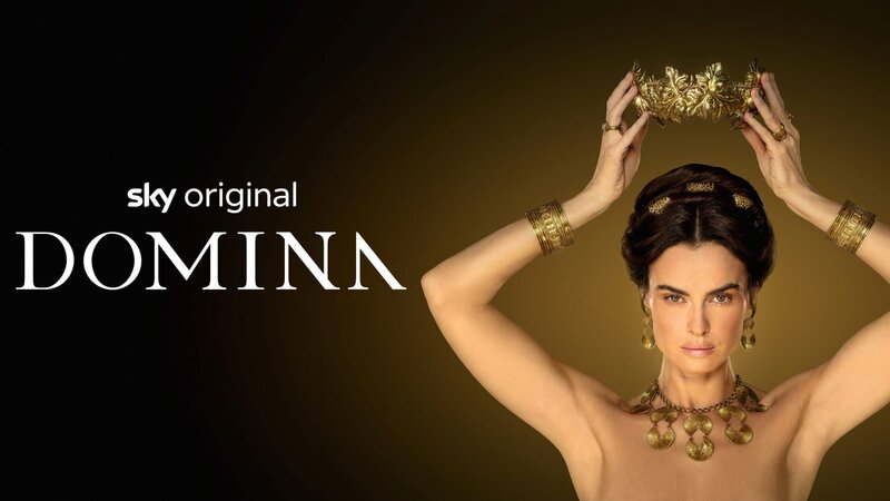 Domina – Poster – Bild: Sky UK Ltd. /​ Sky UK /​ Die Verwendung ist nur bei redaktioneller Berichterstattung im Rahmen einer Programmankündigung ab 2 Monate vor der ersten Auss /​ © 2021 Fifty Fathoms and Tiger Aspect Productions and Sky Italia S.r.l. All Rights Reserved.