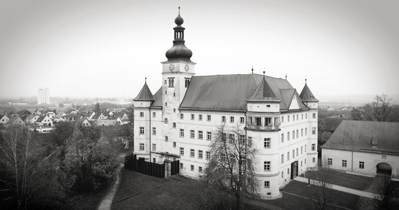 Schloss Hartheim. – Bild: THOMAS HACKL Film & MINA Pictures /​ ORF