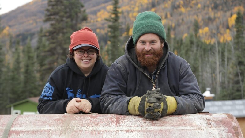 Kaleb und Brittany Rowland bauen in ihrem Haus eine Müllverbrennungsanlage. (National Geographic für Disney/​Sean Odom) – Bild: National Geographic for Disney /​ Disney /​ Sean Odom