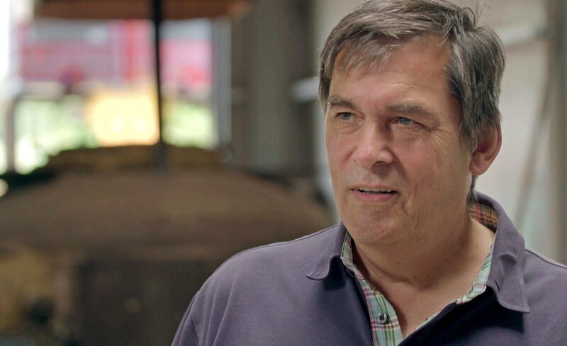 Albert Bachert aus Neunkirchen gießt seit 35 Jahren Glocken in seinem Familienbetrieb. – Bild: SWR