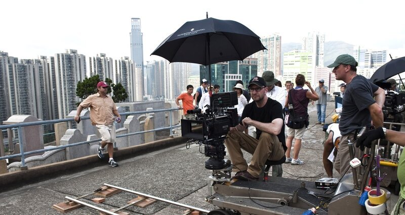 Der Regisseur Steven Soderbergh (2.v.r.) – Bild: PLURIMEDIA (Warner Bros Entertainement Inc.) Der Regisseur Steven Soderbergh (2.v.r.) – Bild: PLURIMEDIA (Warner Bros Entertainement Inc.)