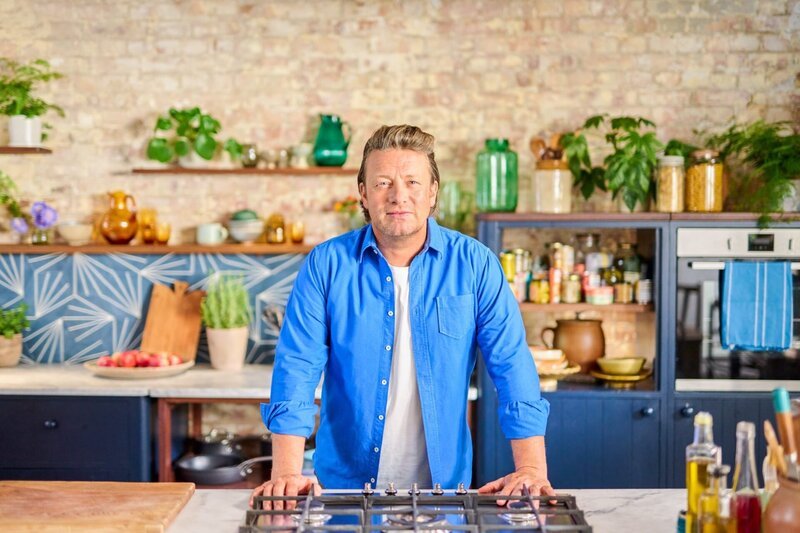 Jamie Oliver. – Bild: ORF/​Fremantle/​Jamie Oliver Enterprises Ltd/​Paul Stuart
