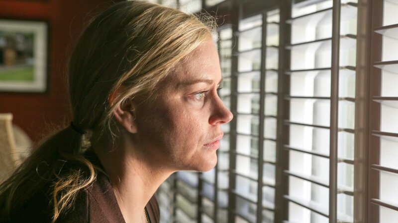 Shelley looking out the window. – Bild: Discovery Communications