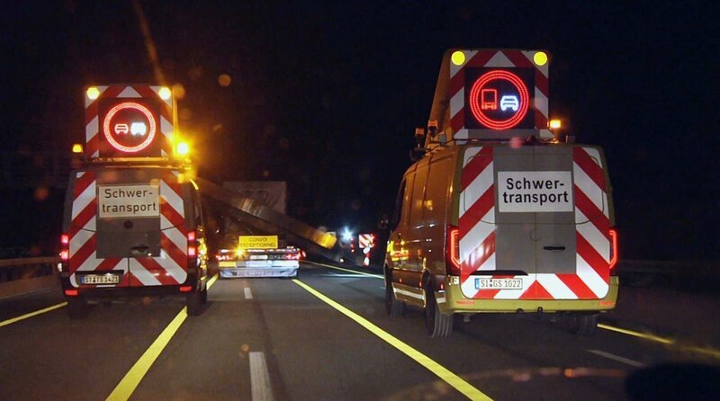 Sie ist die wichtigste Ost-West-Verbindung in Deutschland. Auf einer Länge von 473 Kilometern verbindet die A2 Berlin mit dem bedeutendsten wirtschaftlichen Ballungsraum der Republik – dem Ruhrpott. Die Doku zeigt den täglichen Irrsinn zwischen Staus, Termindruck und verzweifelter Parkplatzsuche. – Bild: ntv