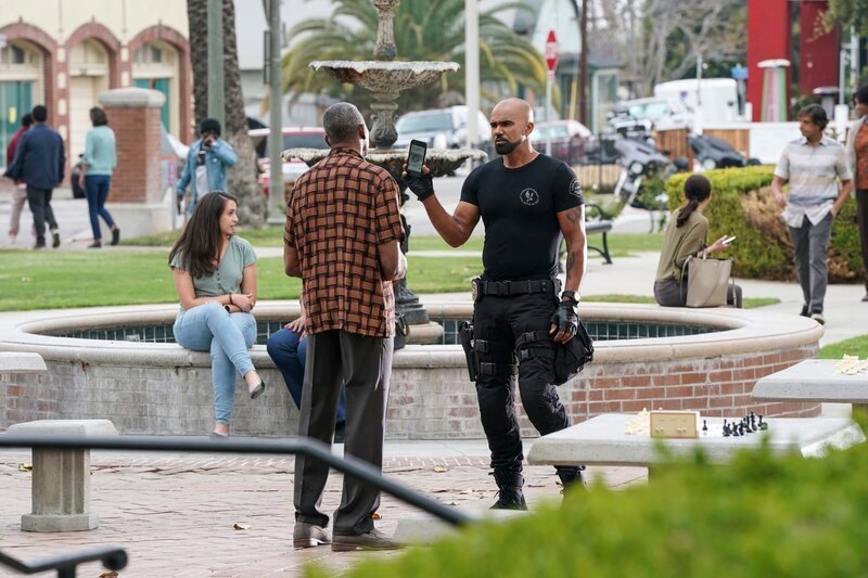 L – R: Saint (Carl Lumbly) und Sergeant Daniel ‚Hondo‘ Harrelson (Shemar Moore) – Bild: CH Media/​2022 CBS Broadcasting Inc. All Rights Reserved.