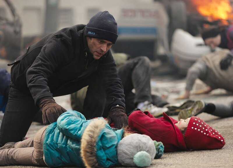 Chicago Fire Der freie Fall – Until Your Feet Leave the Ground Staffel 2, Episode 18 Schnelle Hilfe tut not: Jesse Spencer als Matthew Casey – Bild: SRF/​NBC Universal