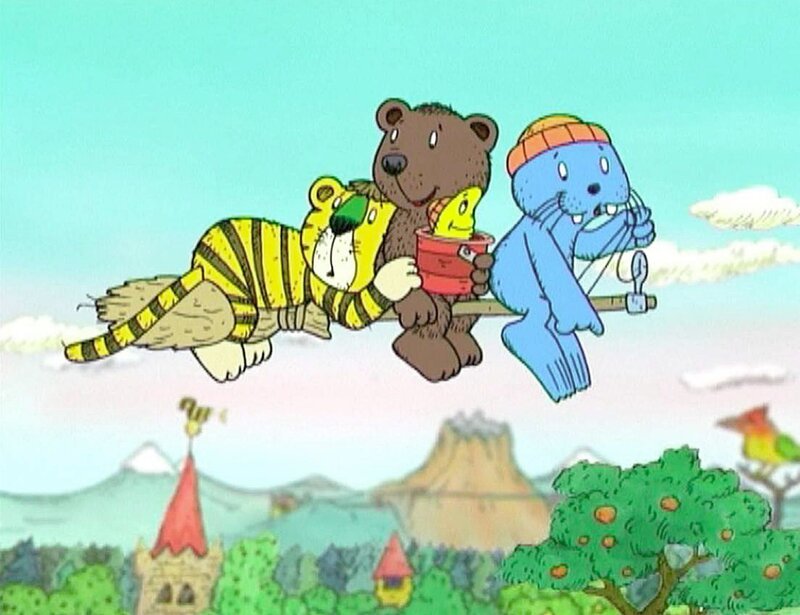 Gerade noch rechtzeitig können Tiger, Bär, Schlüter und Antje der alten Märchenhexe davon fliegen. – Bild: NDR/​Papa Löwe Filmproduktion